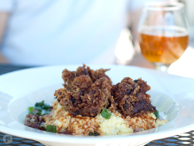 Outdoor Dining: Farmers Gastropub